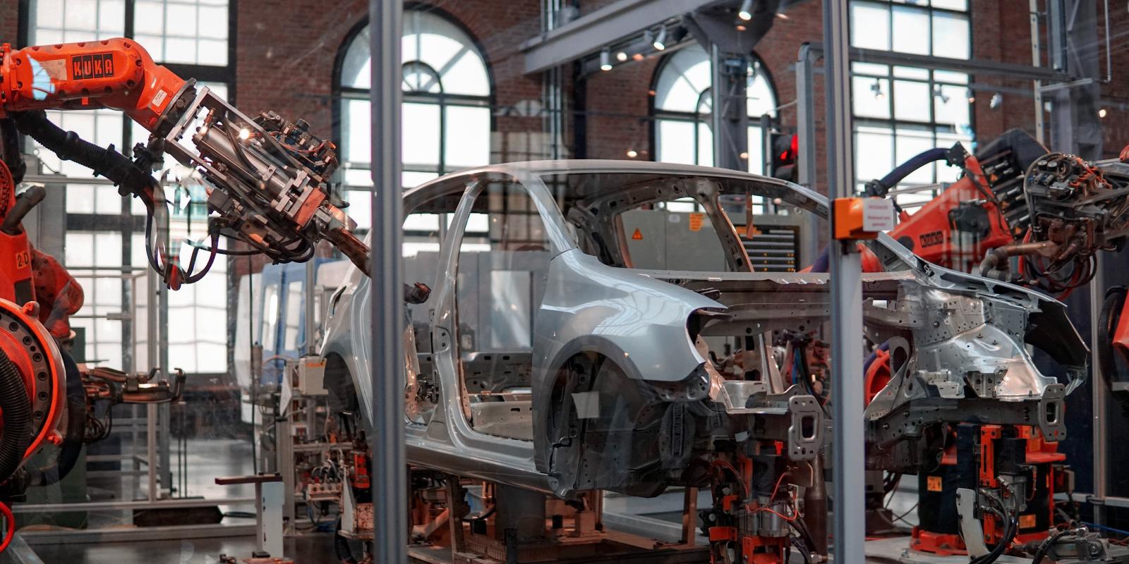 Produit de freinage sur pièce filetée pour montage automobile